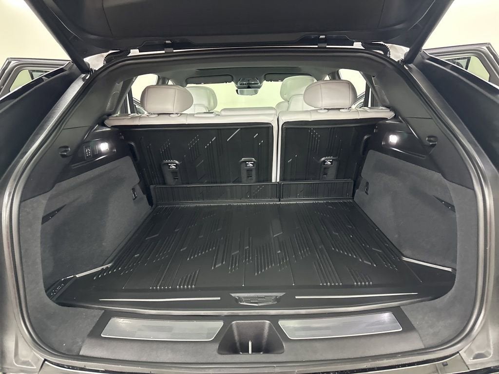 2025 Cadillac LYRIQ Luxury 2