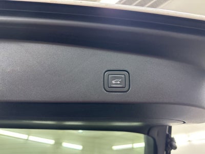 2025 Cadillac LYRIQ Luxury 2