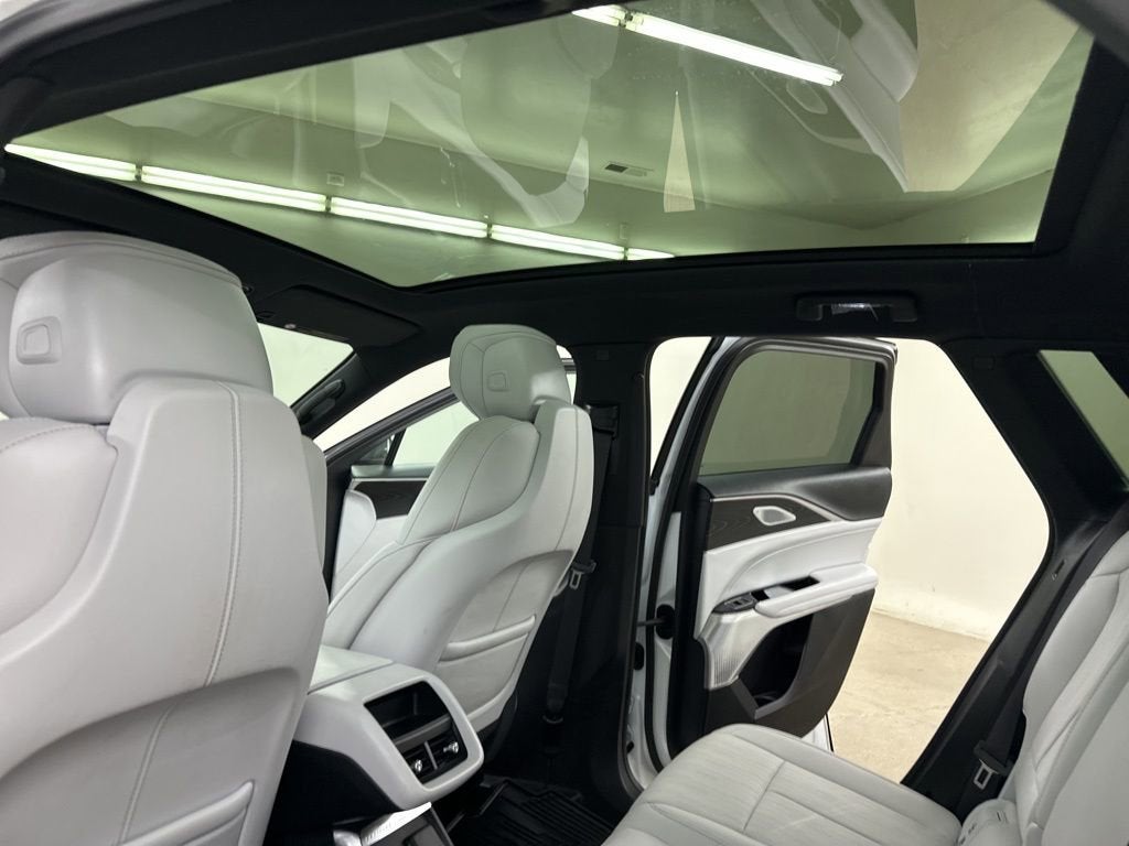 2025 Cadillac LYRIQ Luxury 2