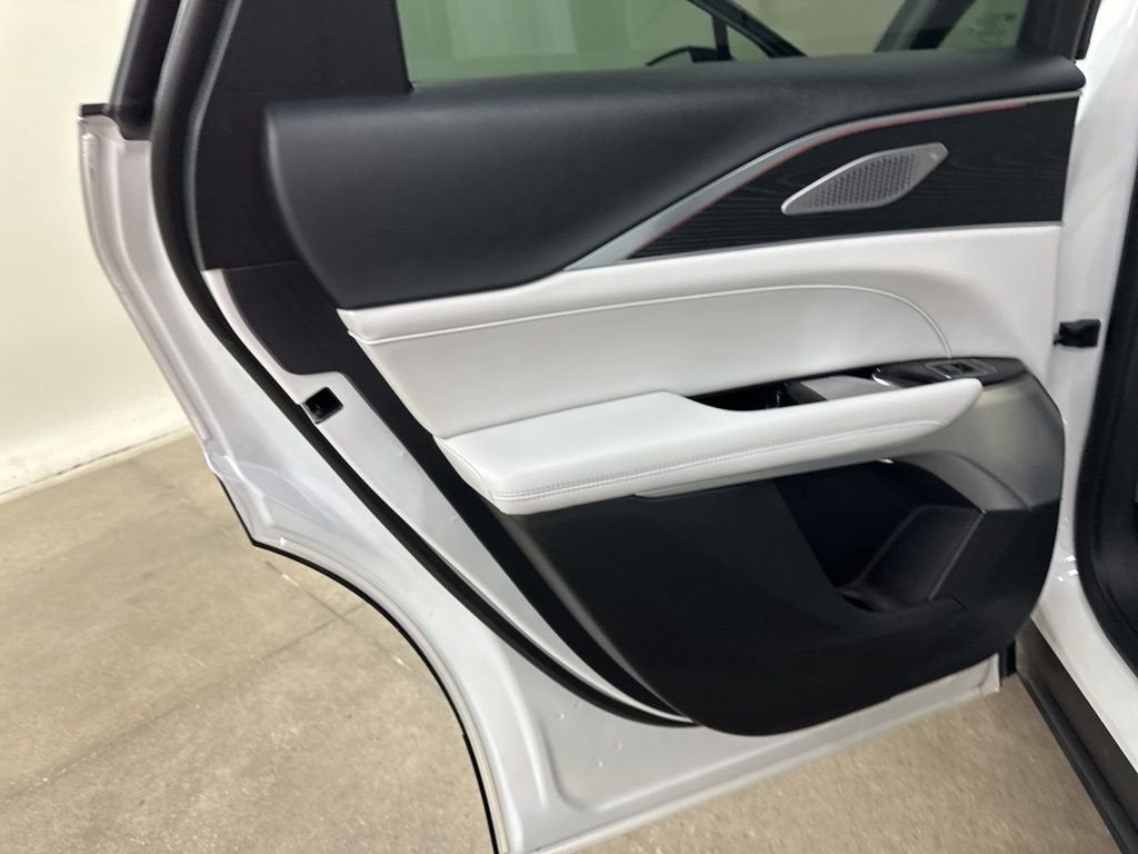 2025 Cadillac LYRIQ Luxury 2