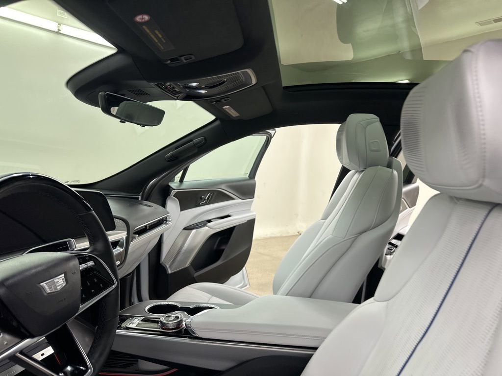 2025 Cadillac LYRIQ Luxury 2