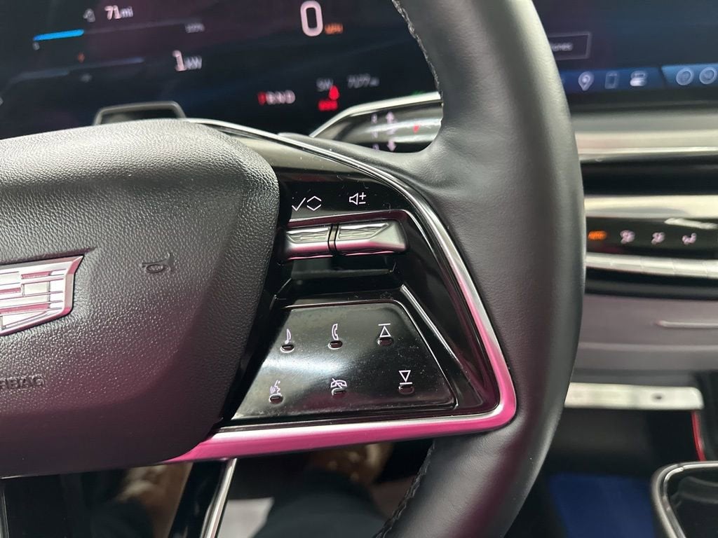 2025 Cadillac LYRIQ Luxury 2