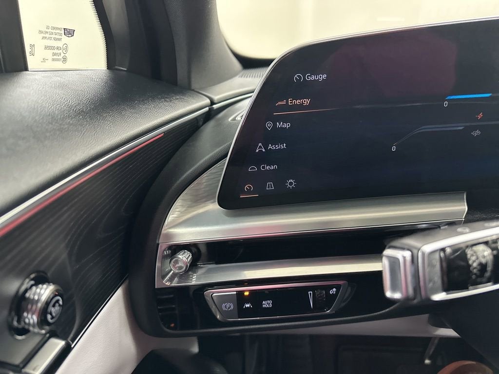 2025 Cadillac LYRIQ Luxury 2