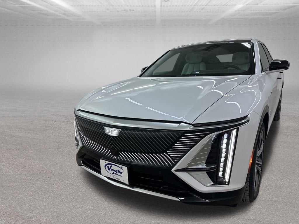 2025 Cadillac LYRIQ Luxury 2
