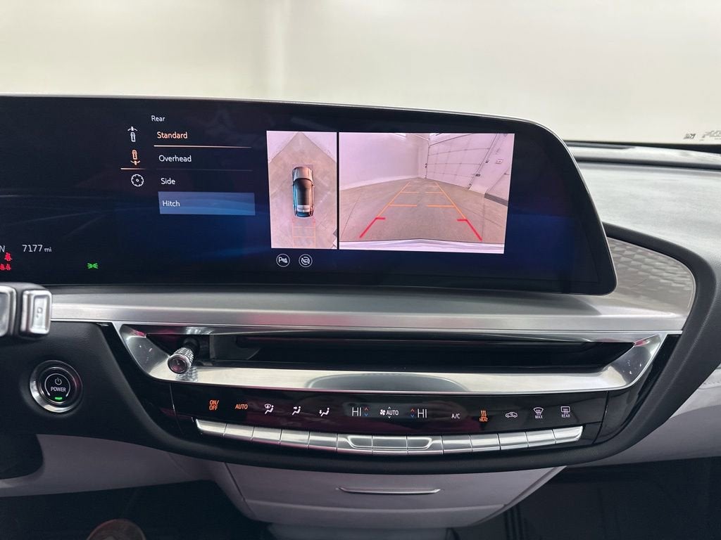 2025 Cadillac LYRIQ Luxury 2