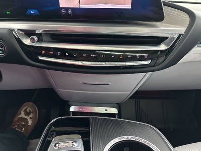 2025 Cadillac LYRIQ Luxury 2