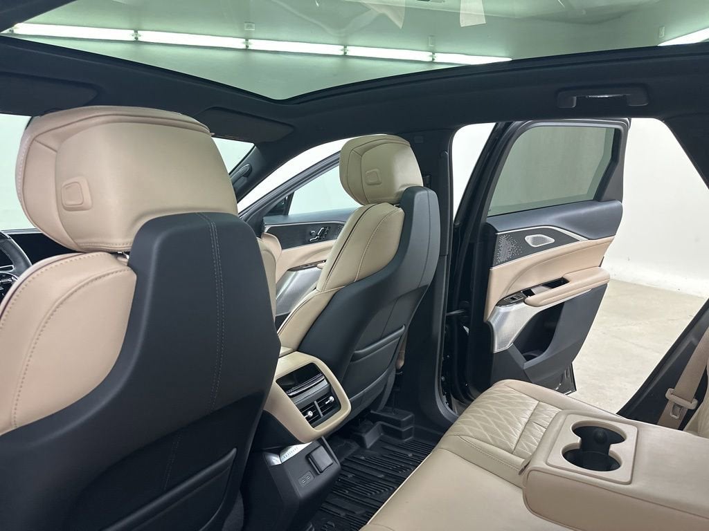 2025 Cadillac LYRIQ Luxury 3