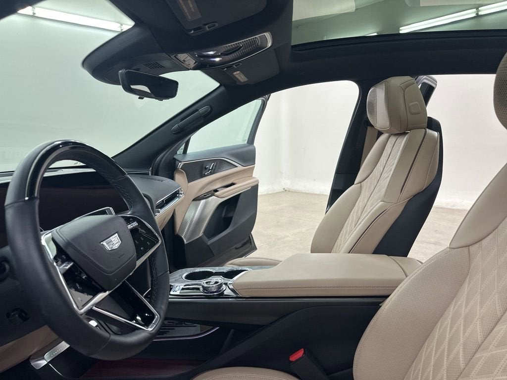 2025 Cadillac LYRIQ Luxury 3