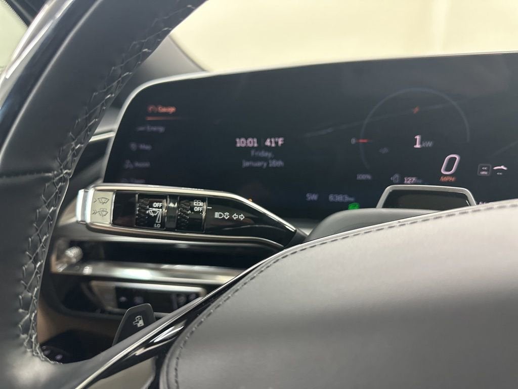 2025 Cadillac LYRIQ Luxury 3