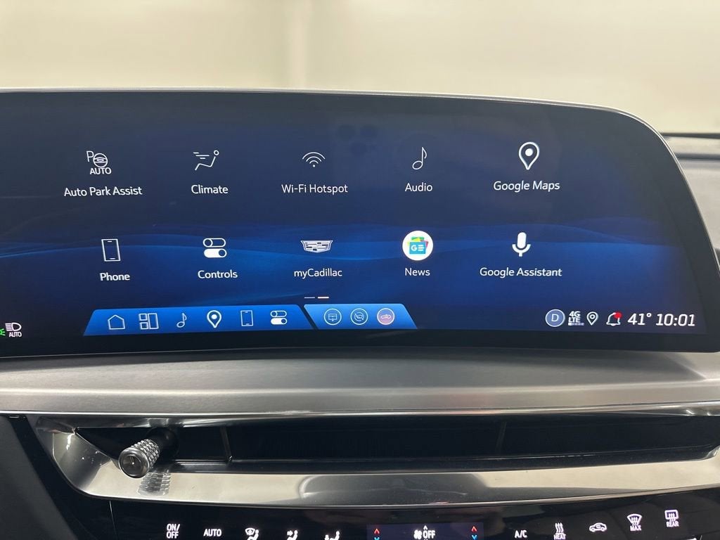 2025 Cadillac LYRIQ Luxury 3