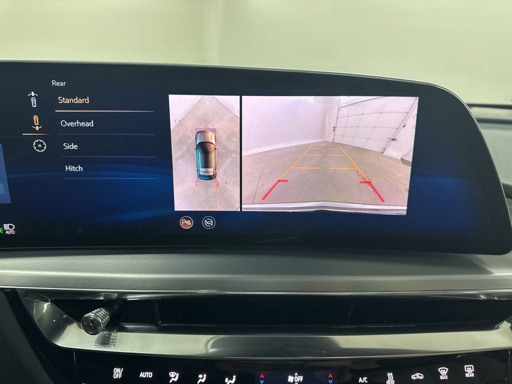 2025 Cadillac LYRIQ Luxury 3