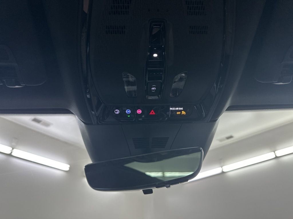 2025 Cadillac LYRIQ Luxury 3