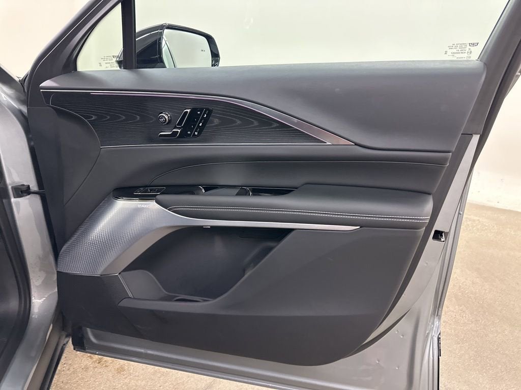 2025 Cadillac LYRIQ Sport 2