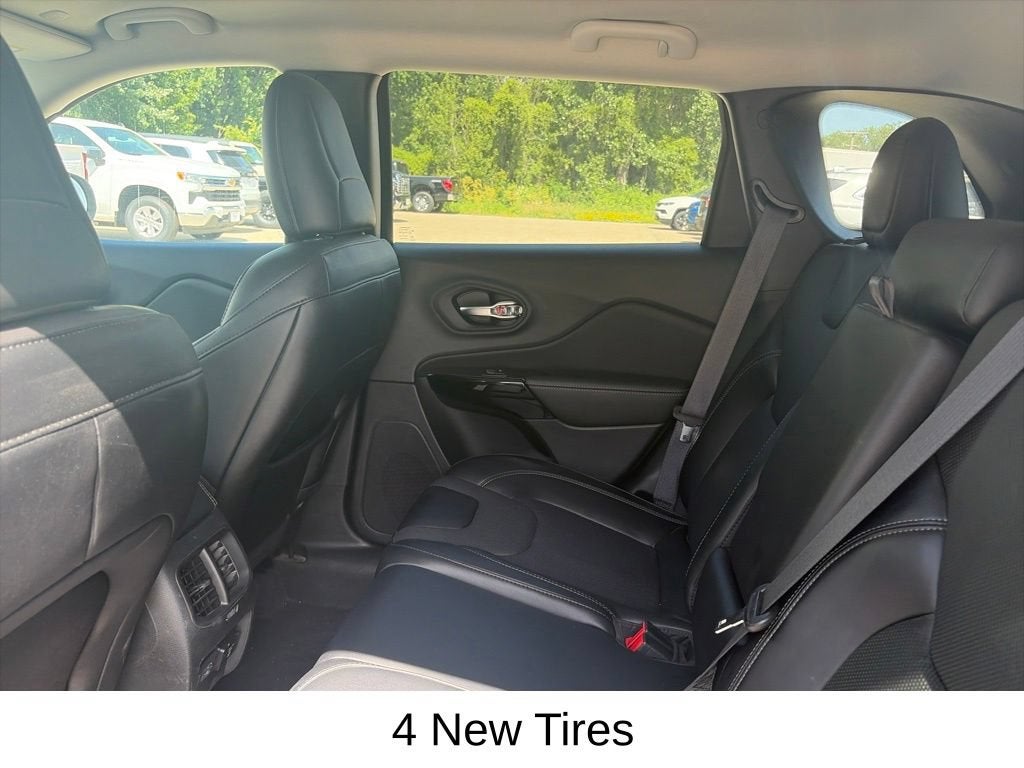2023 Jeep Cherokee Altitude Lux