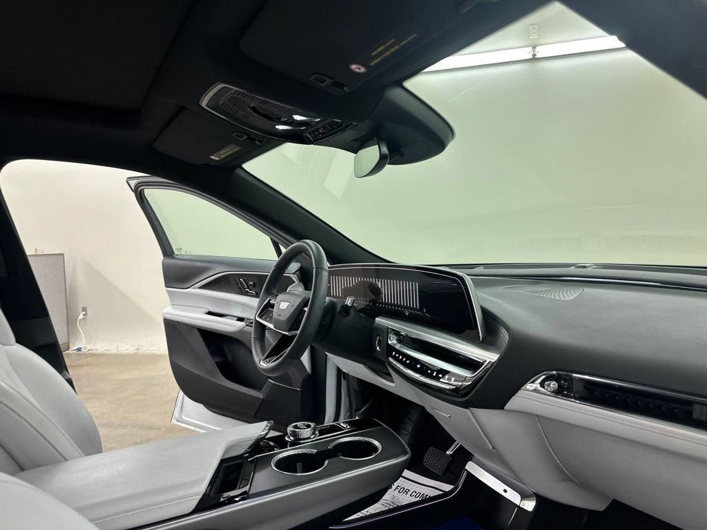 2024 Cadillac LYRIQ Luxury 1
