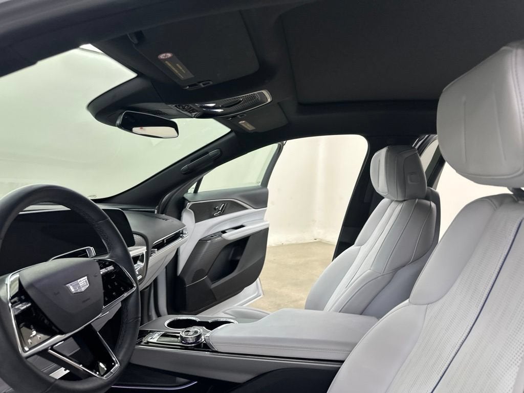 2024 Cadillac LYRIQ Luxury 1