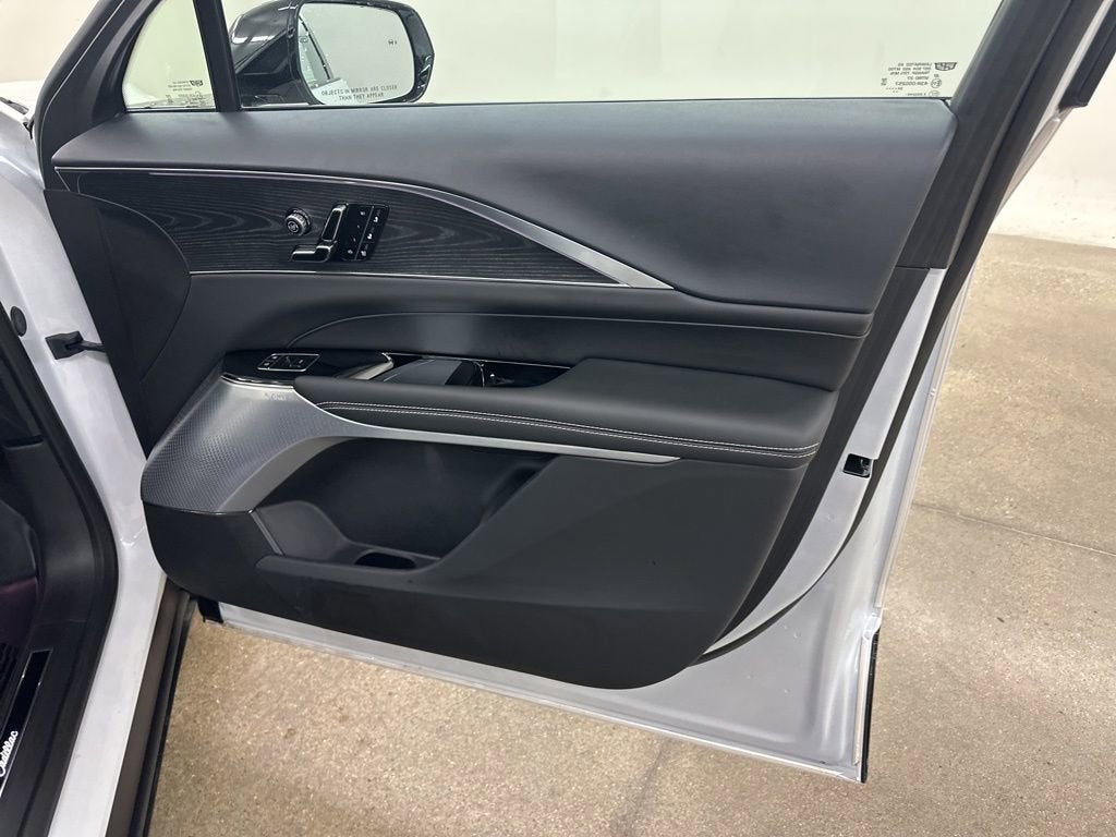 2025 Cadillac LYRIQ Luxury 3