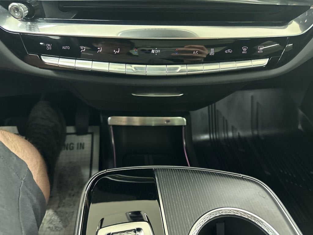 2025 Cadillac LYRIQ Luxury 3