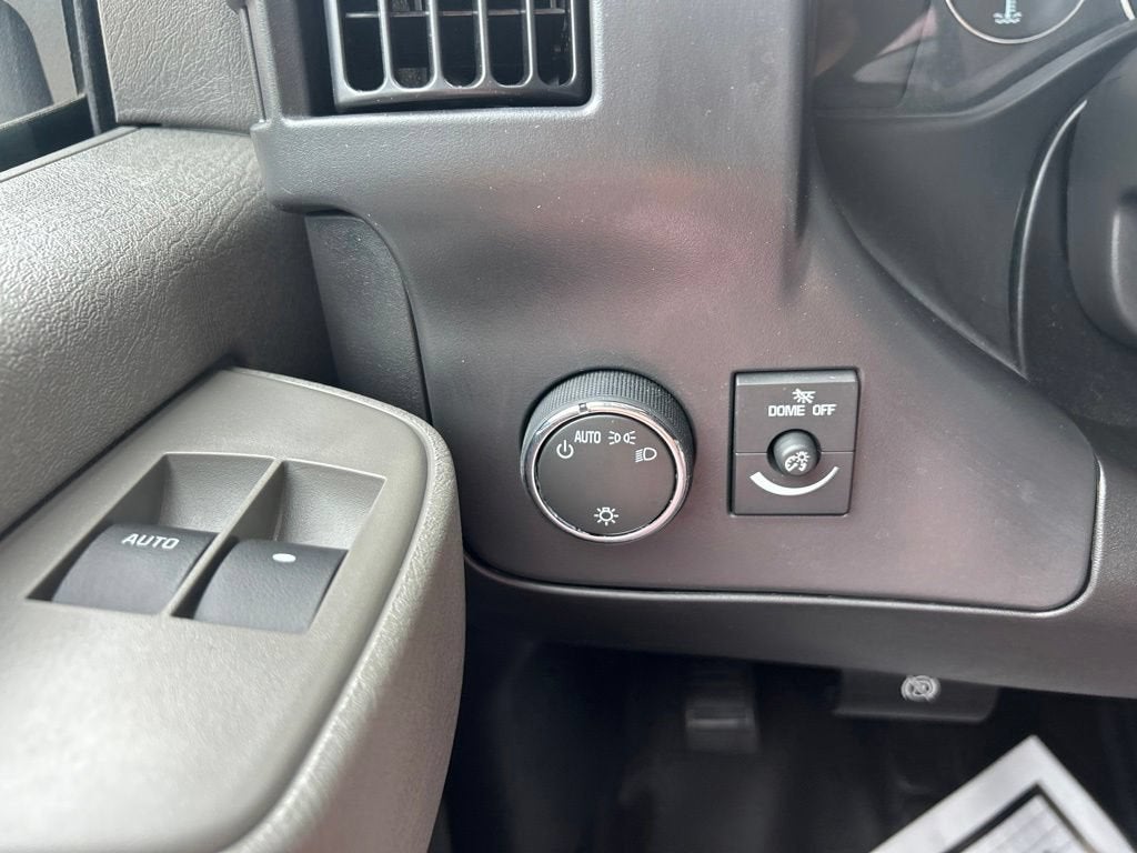 2026 Chevrolet Express Cutaway 3500 1WT