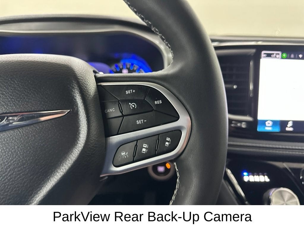 2025 Chrysler Pacifica Select