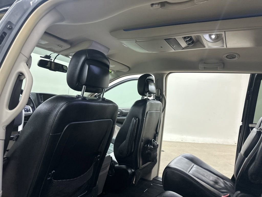 2016 Chrysler Town & Country Touring