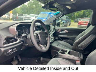 2025 Chrysler Pacifica Select