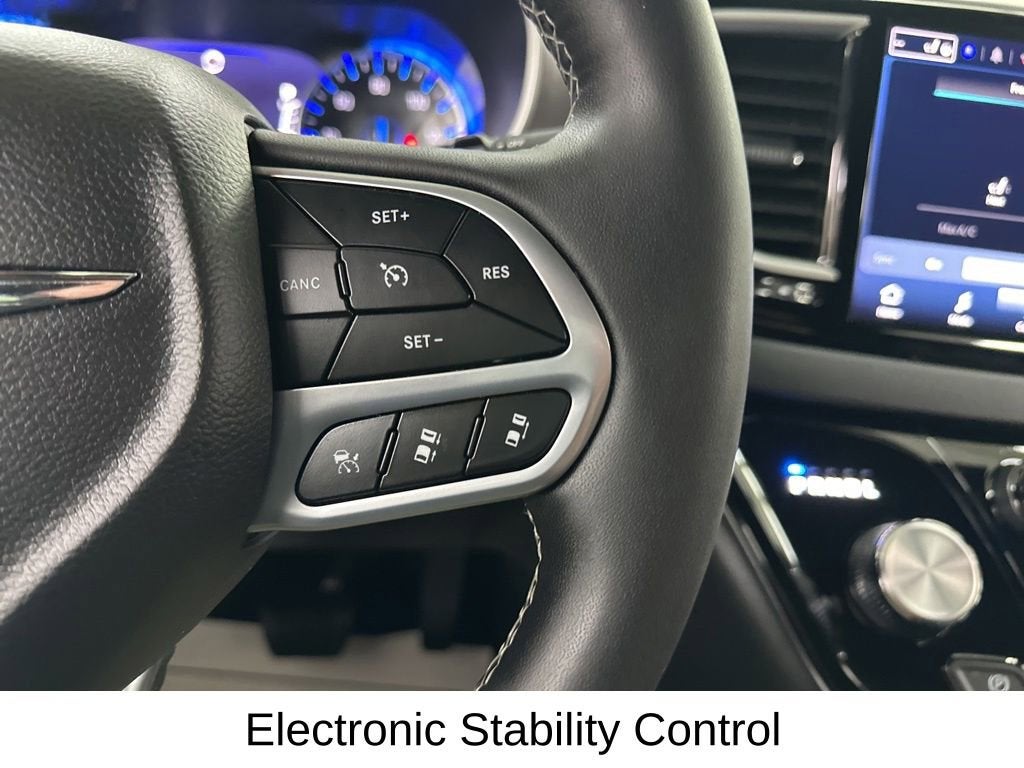 2025 Chrysler Pacifica Select