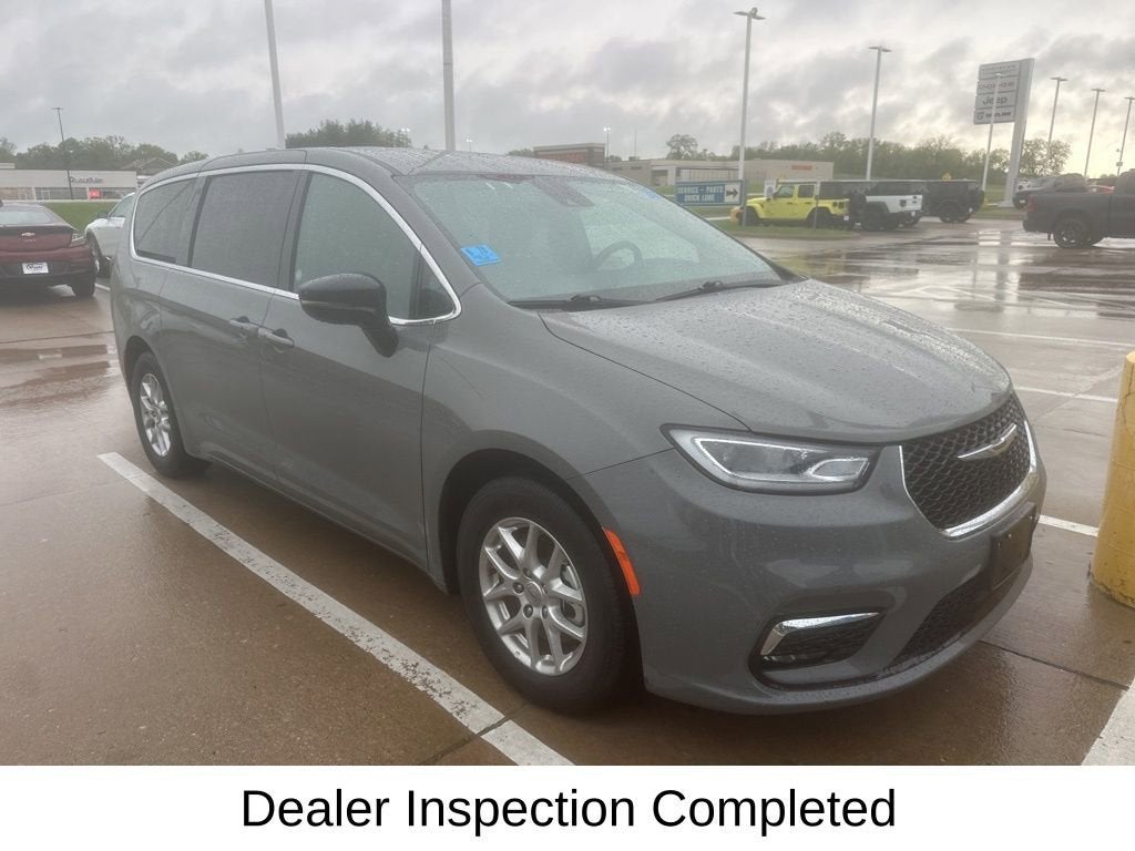 2025 Chrysler Pacifica Select