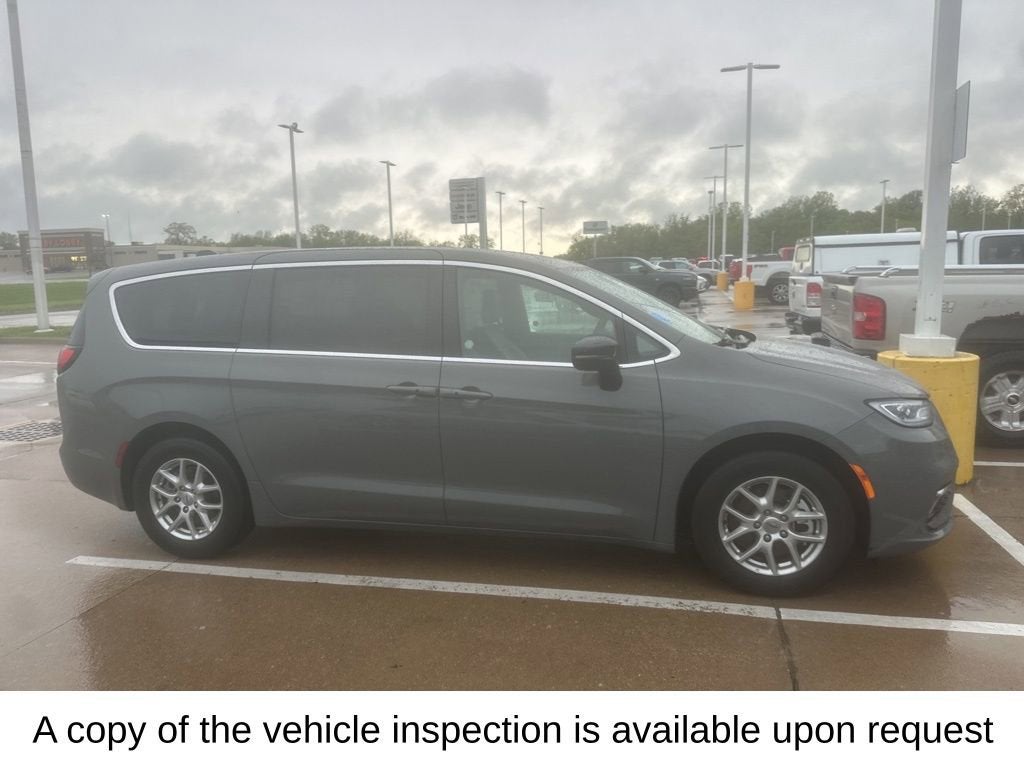 2025 Chrysler Pacifica Select