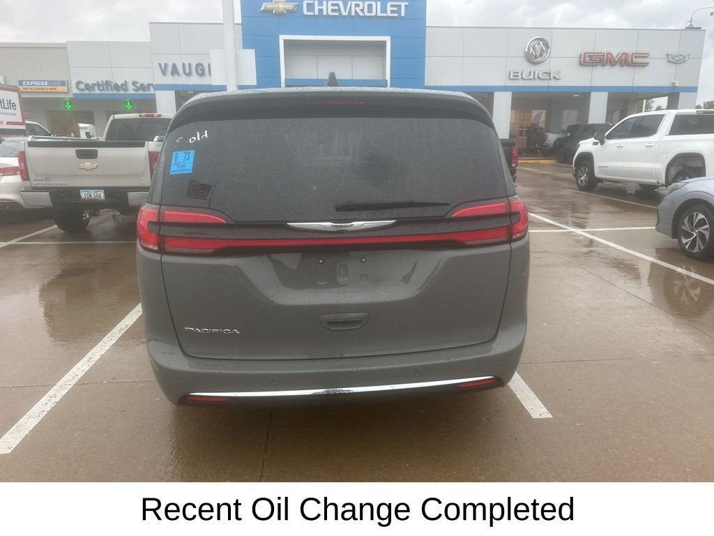 2025 Chrysler Pacifica Select