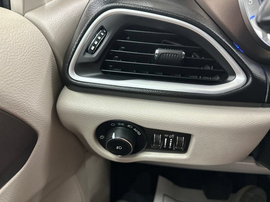 2017 Chrysler Pacifica Touring-L Plus