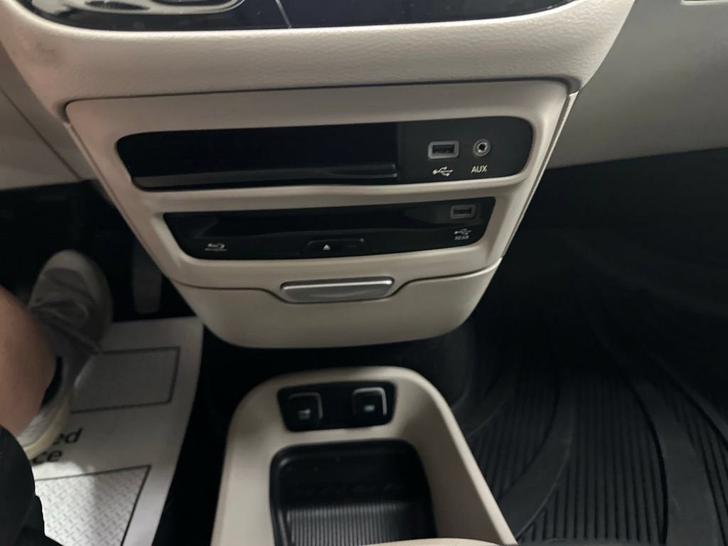2017 Chrysler Pacifica Touring-L Plus